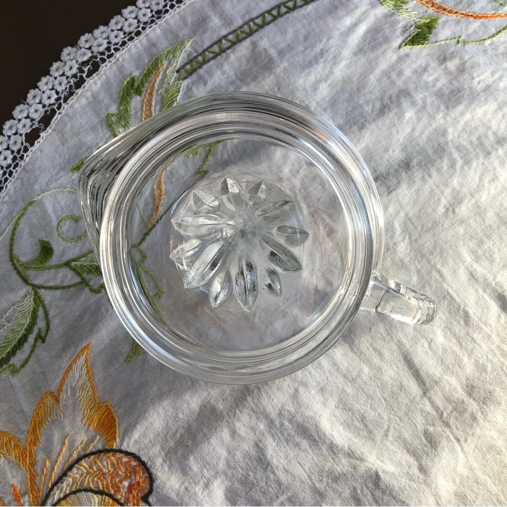 Vintage Citrus Reamer Juice Squeezer. Large Size. Scalloped Handle. 7.5